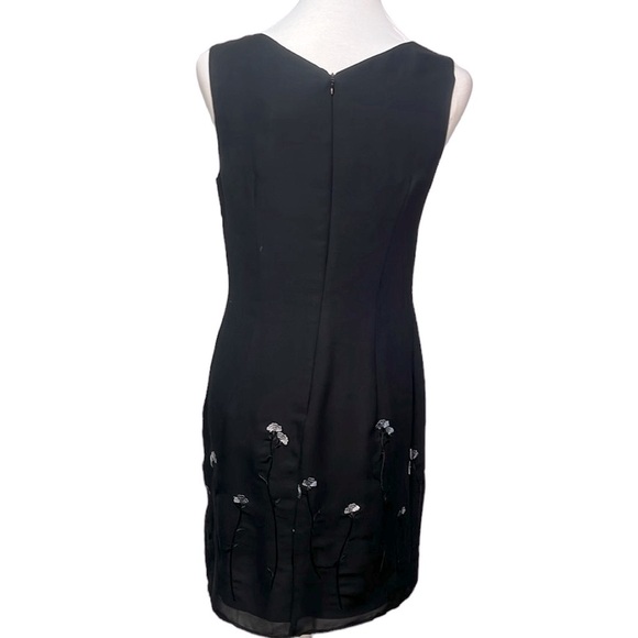 Harold’s Embroidered Floral Dress - Picture 3 of 4